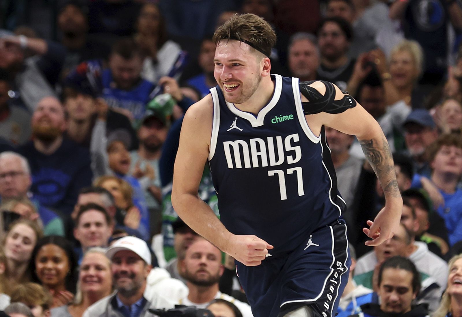 Doncic, James y Antetokounmpo brillan en la victoria de sus equipos