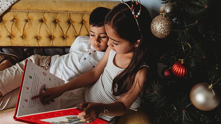 Telediario 1 - Los libros sobre la Navidad: un género literario que une a Dickens con J. K. Rowling