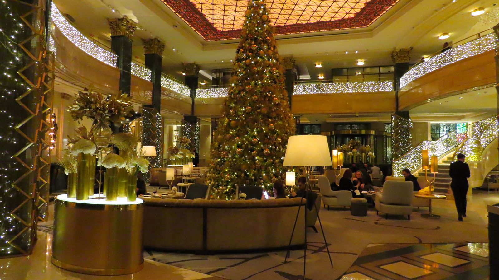 Una Navidad de 5 estrellas no apta para todos los bolsillos | Ver