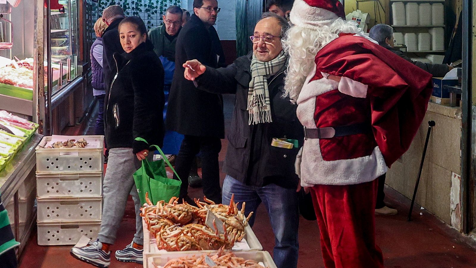 La evolución del menú navideño: Del cordero asado al cóctel de gambas