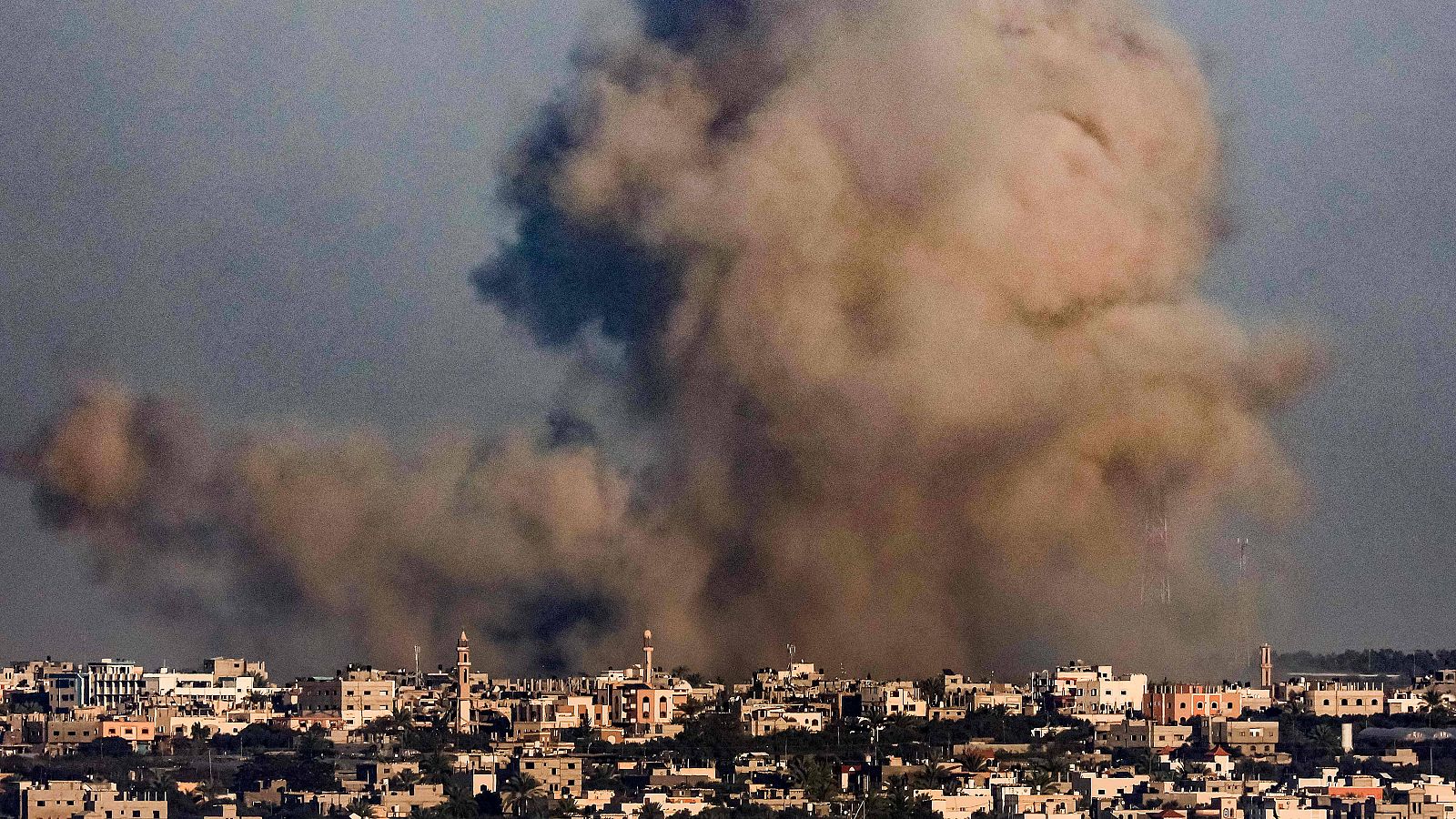 Israel vuelve a bombardear Jan Yunis y Hamás afirma que seguirán atacando