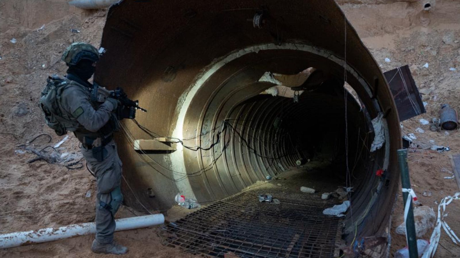 Dentro de uno de los túneles de Hamás en Gaza