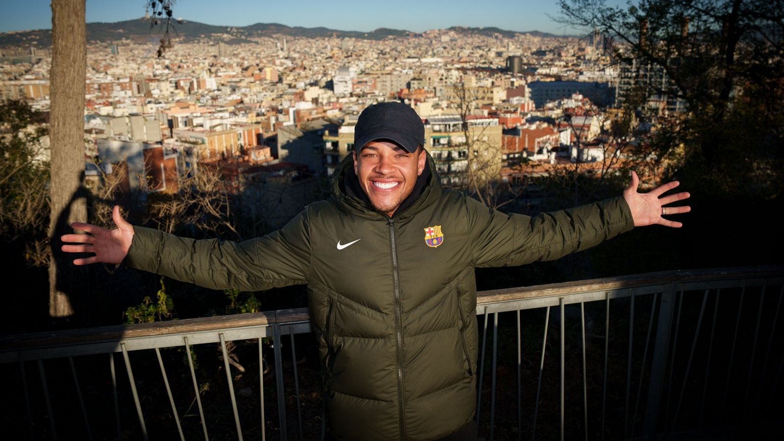 Vitor Roque ya está en Barcelona y entrenará el próximo viernes