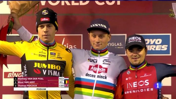 Telediario 1 - Ciclocrós: Van der Poel, Van Aert y Pidcock copan otro podio