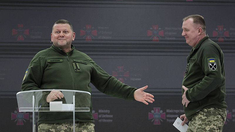 Ucrania afronta 2024 con escasez de armas, dinero y dudas políticas y militares