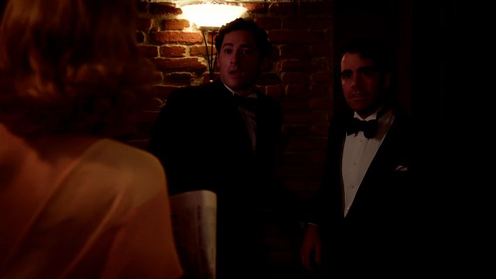 Salón de té La Moderna - Laura pilla a Celso besando a otro hombre