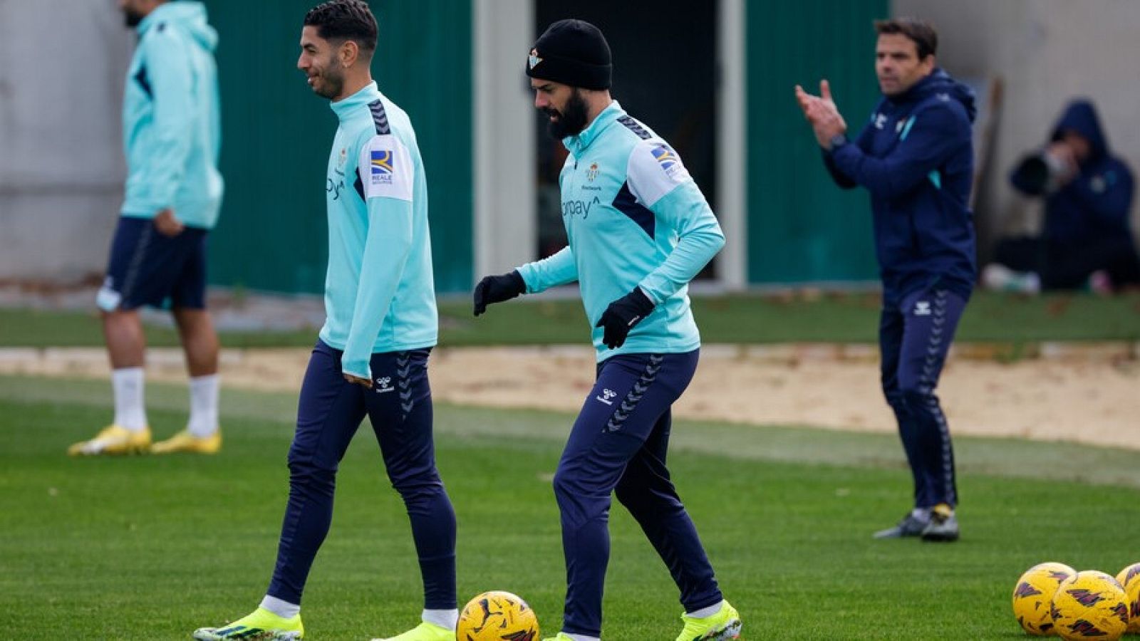 Isco Alarcón renueva con el Betis hasta 2027 | Ver