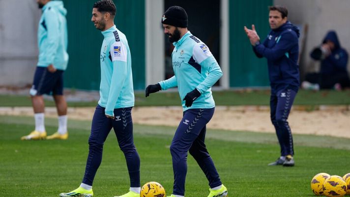 Telediario 1 - Isco anuncia su renovación con el Betis 'robándole' aparcamiento a Ruibal