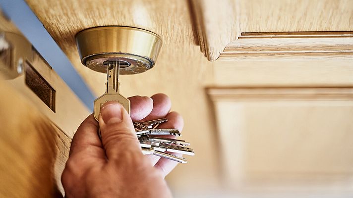 Telediario 1 - El euríbor baja en diciembre al 3,68% y cierra el año con su mayor caída desde 2009