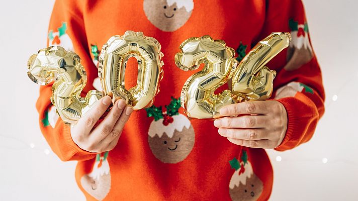 Telediario 2 - Salud, trabajo, paz y amor: los deseos para 2024