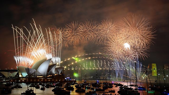 El mundo comienza a recibir el año 2024 por Oceanía y acabará de darle la bienvenida por América