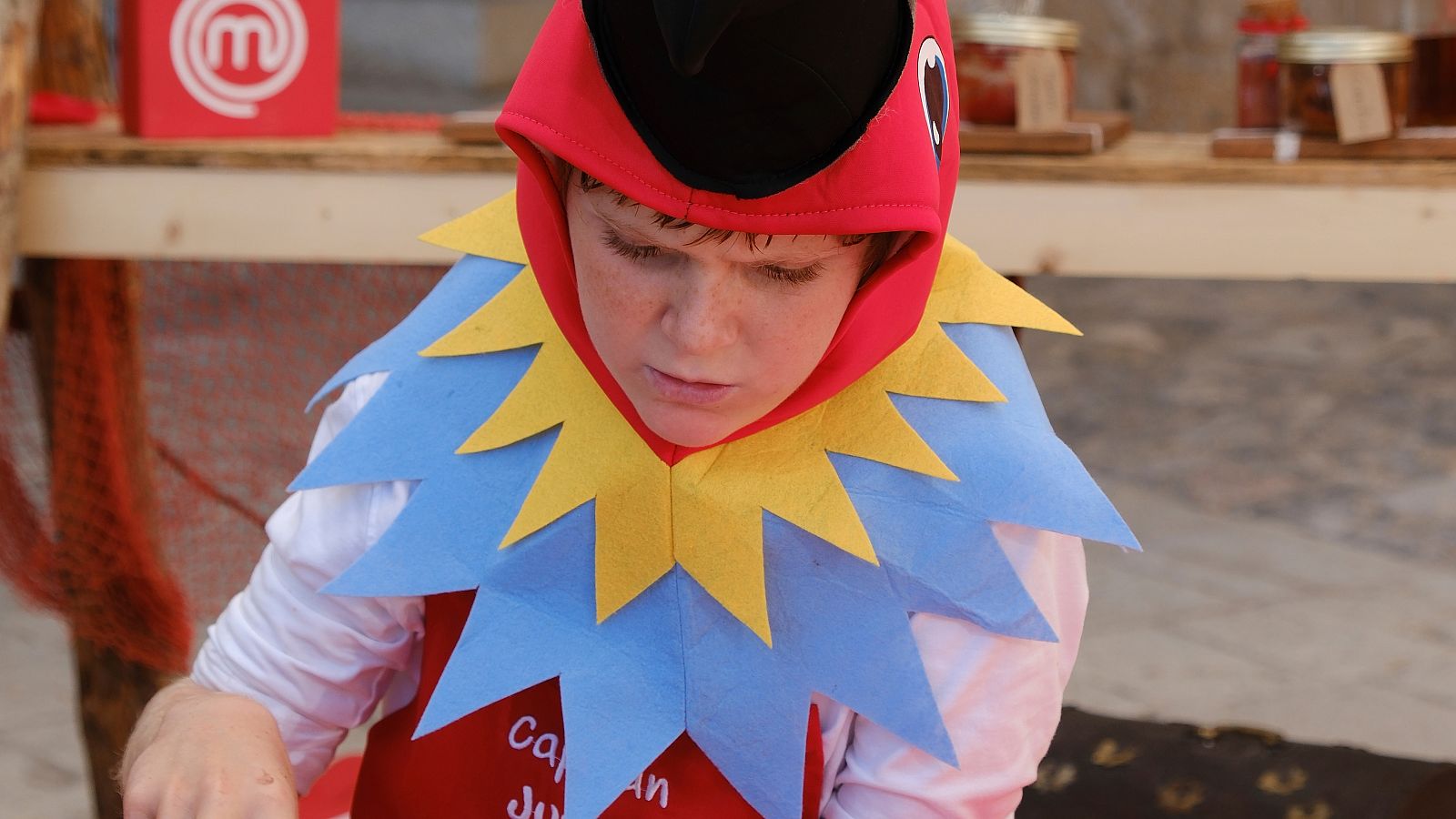 Estanis e Indhira se convierten en los "loros" de las cocinas | Ver