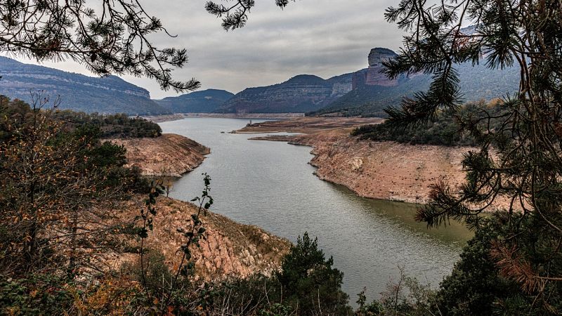 Embassaments sota mínims i excés de consum a la meitat dels municipis