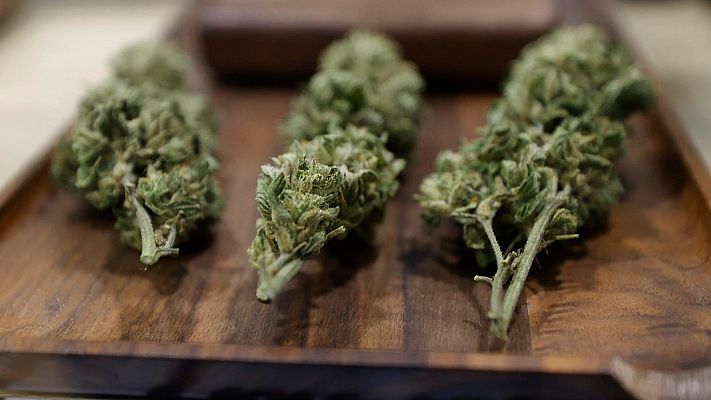 Telediario 1 - La marihuana sintética que se comercializa gracias a un vacío legal