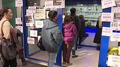 Llargues cues a l'administració de Les Arenes per a la Loteria del Nen