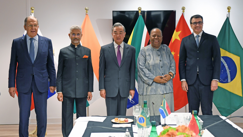 Hacia un nuevo orden mundial: los países BRICS ganan peso cinco países más