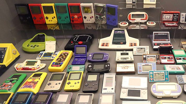 Telediario 2 - Expo Vintage: un viaje por las décadas de los 70, 80 y 90 en El Retiro de Madrid