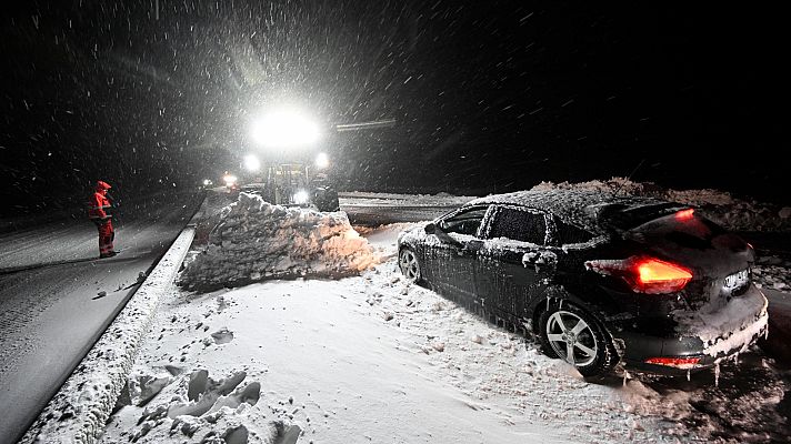 Telediario 2 - Al menos seis muertos por el primer temporal de frío del año en Europa