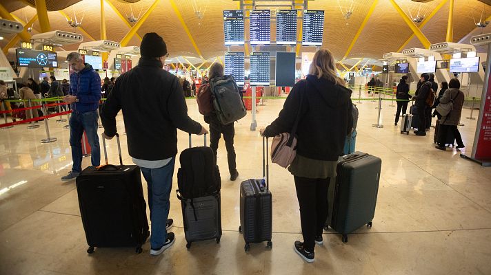 Telediario 1 - La primera jornada de huelga de Iberia provoca retrasos y algunas incidencias