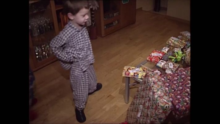 L'Informatiu - Les joguines que mai s'obliden: la primera nina, l'escalèxtric o els Playmobil