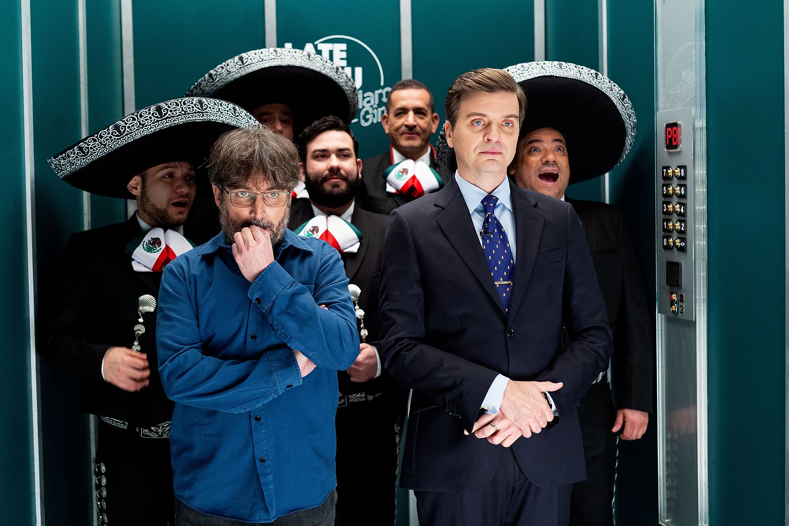 Jordi Évole y Marc Giró en el ascensor del Late Xou