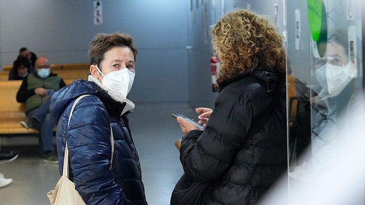 Las mascarillas recuperan protagonismo ante la oleada de contagios de virus respiratorios