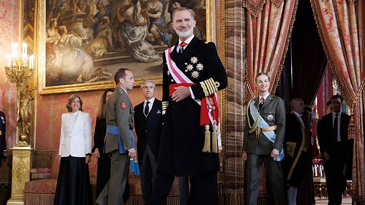 Felipe VI reivindica la "entrega ejemplar" de las Fuerzas Armadas y su "defensa del marco de convivencia democrático"