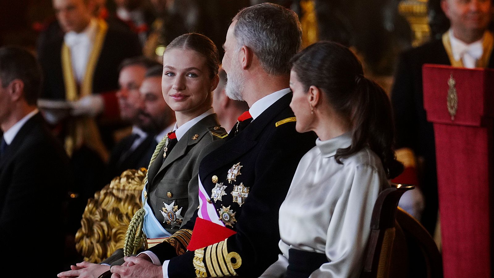 Robles: "Os podéis sentir satisfechos del trabajo" de la princesa Leonor