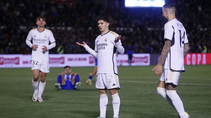 Jugada maradoniana y carambola de Brahim en su gol contra la Arandina