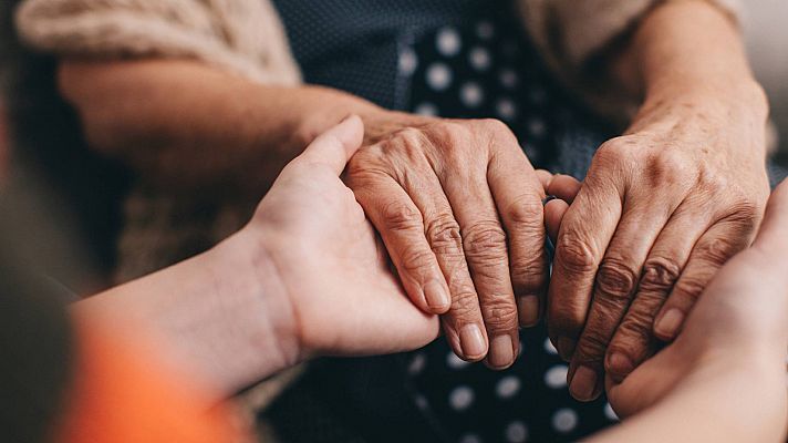 Alzhéimer: un vínculo inolvidable entre abuela y nieto