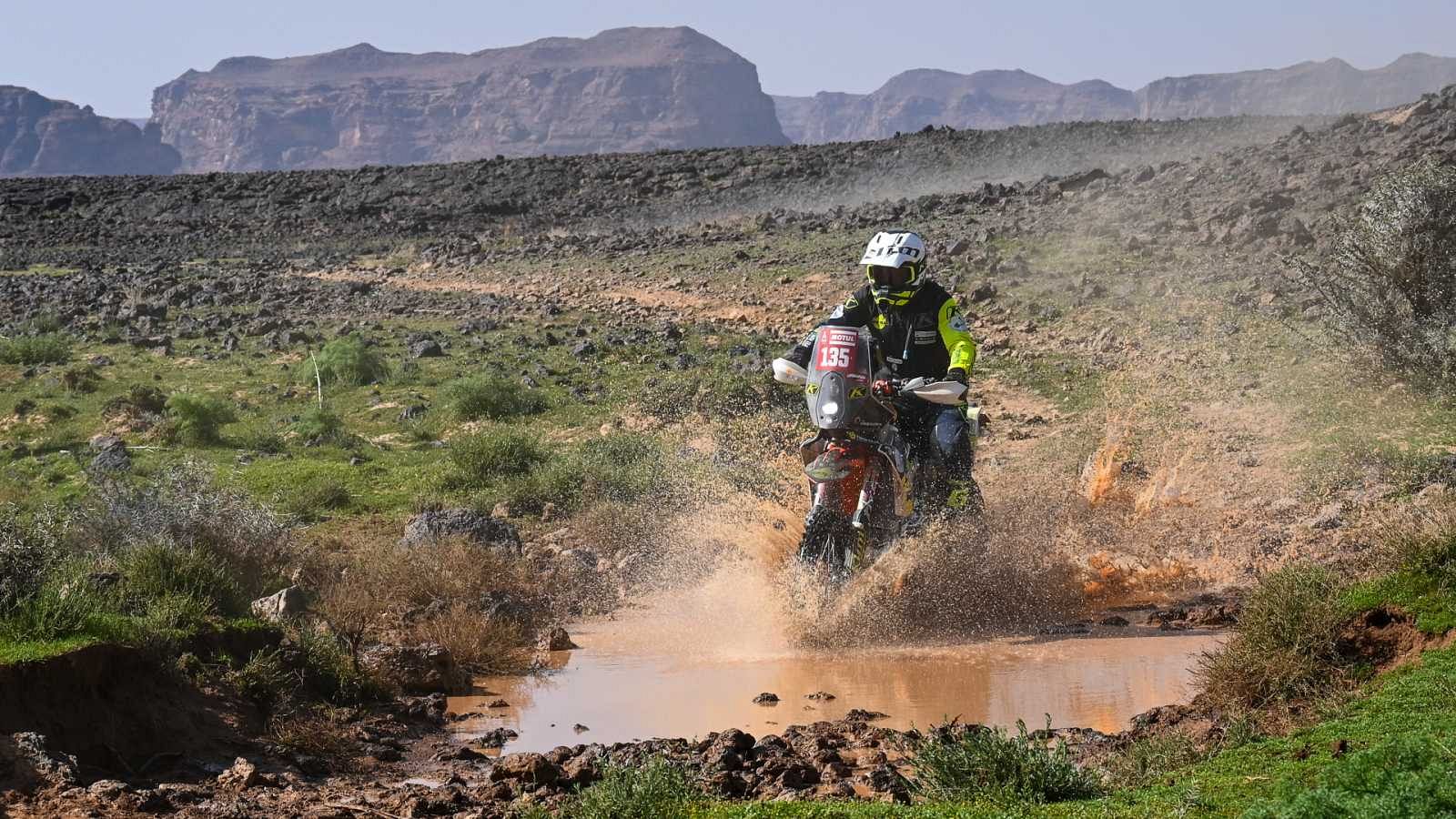 Dakar 2024: el español Carles Falcón será intervenido por un accidente