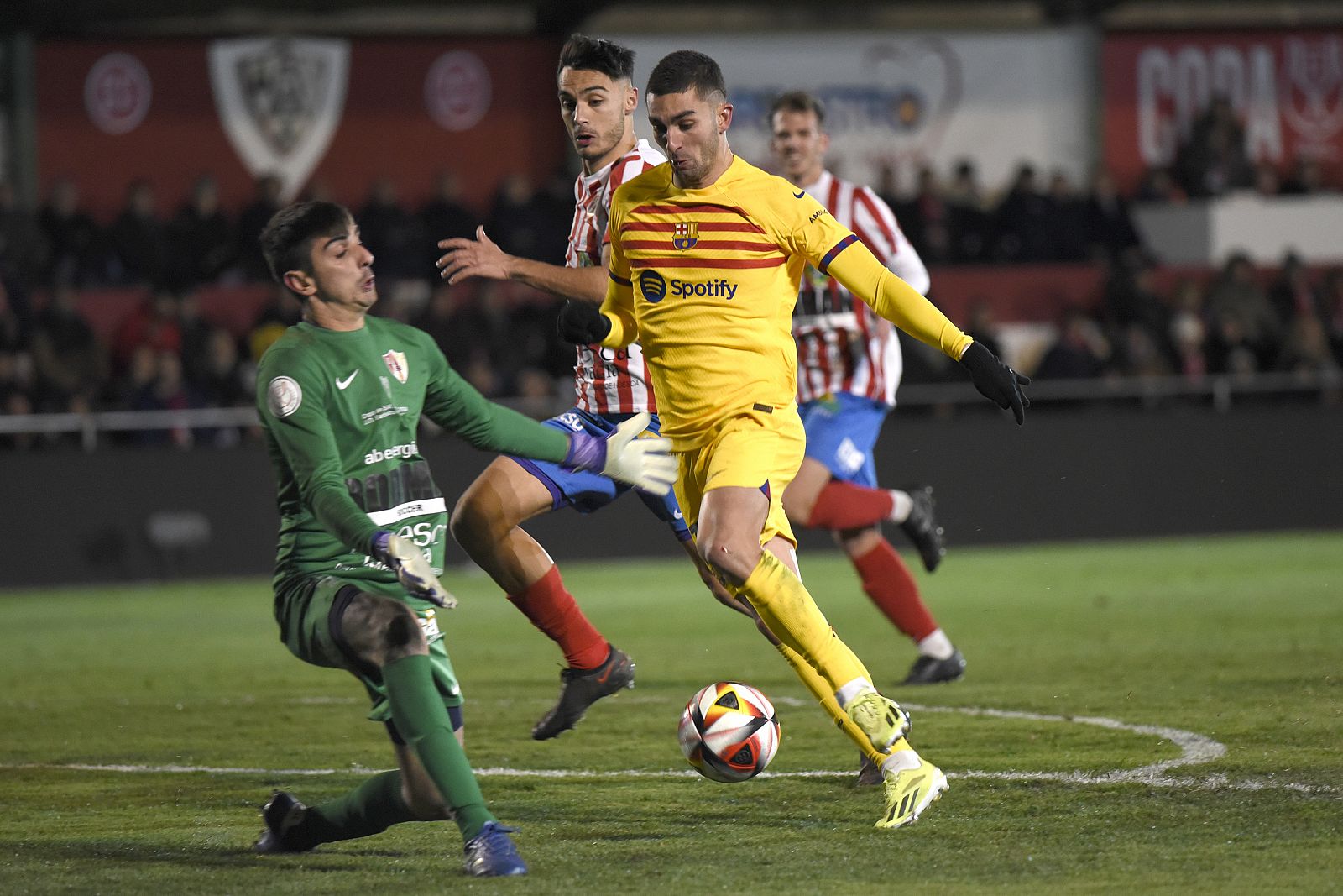 Copa del Rey | Emoción y tensión para el Barça en una victoria sufrida ante el Barbastro