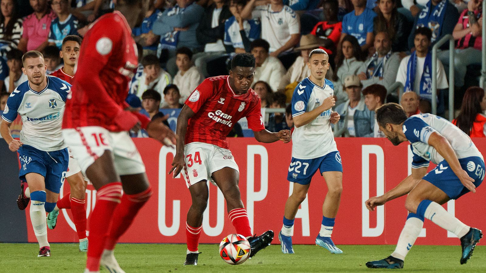 El Tenerife y la Real Sociedad avanzan a octavos en la Copa