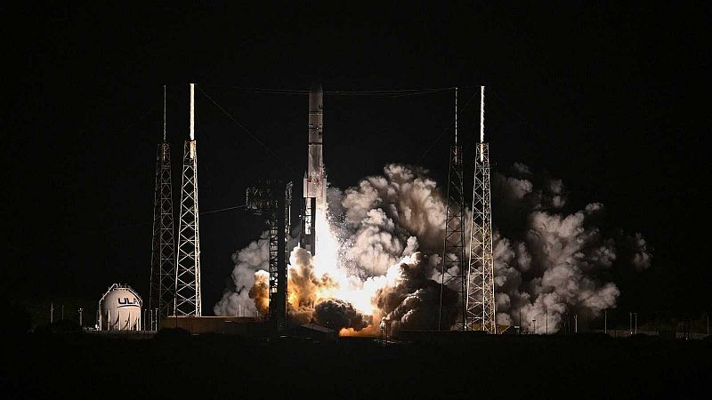 Un fallo de propulsión en el cohete privado con el que EE.UU. busca volver a la Luna complica la misión de alunizar