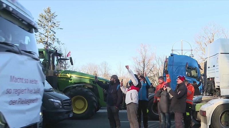 Pulso del campo al Gobierno alemán: agricultores bloquean ciudades por el recorte de ayudas