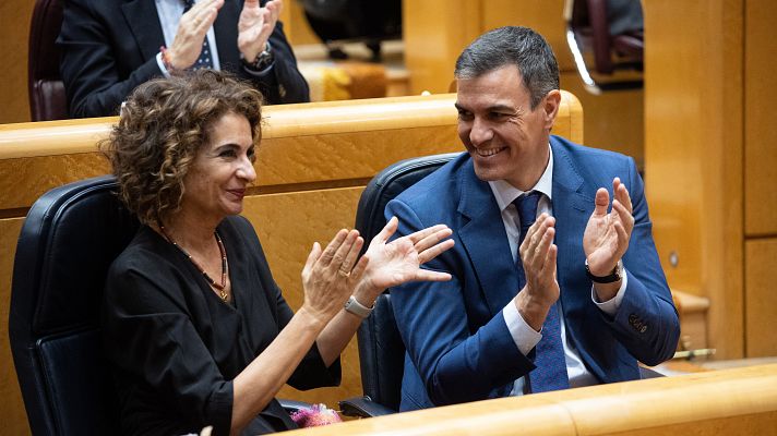 Telediario 2 - El Gobierno salva el decreto 'ómnibus' y el plan anticrisis gracias a Junts pero Podemos tumba el de desempleo