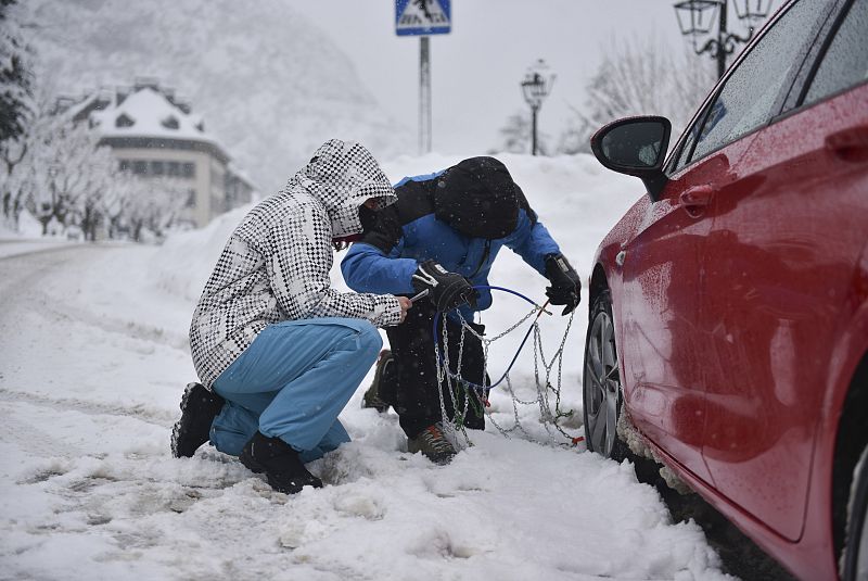 Con la llegada del invierno los coches están a punto para la nueva temporada de nieve