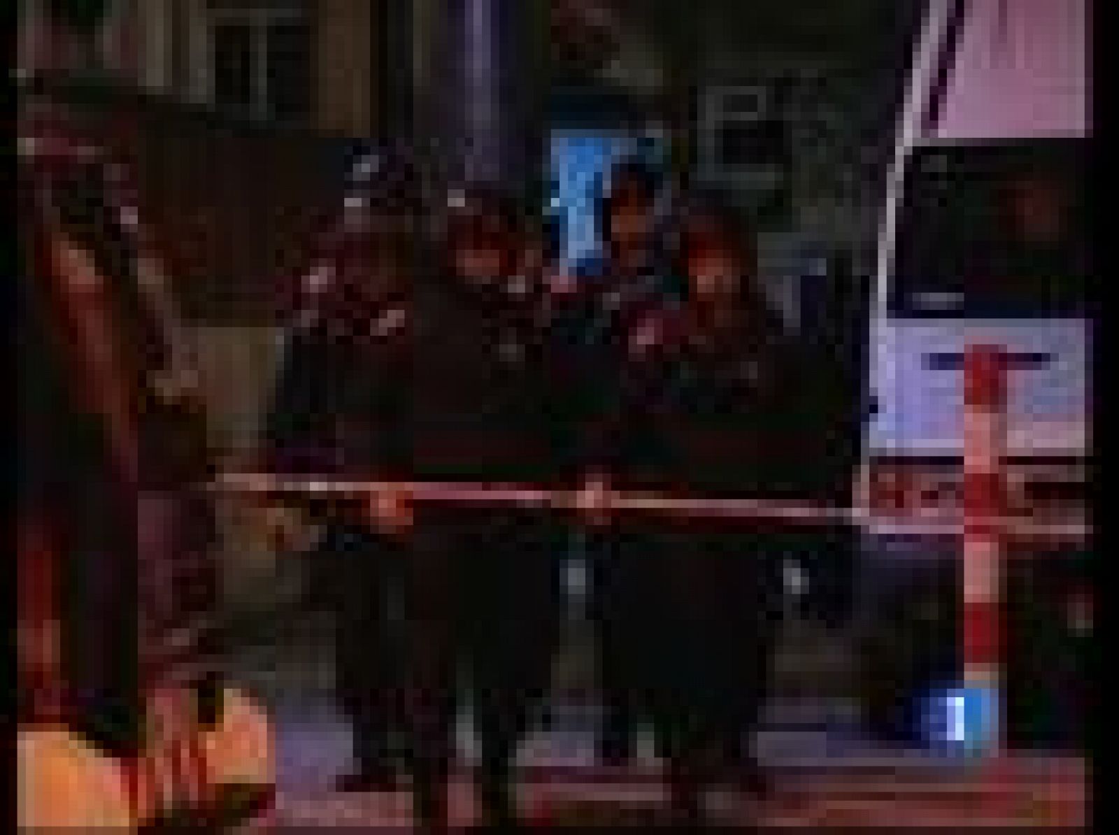 Los Mossos d'Esquadra buscan a dos hombres que dispararon e hirieron a dos agentes de la policía | Ver