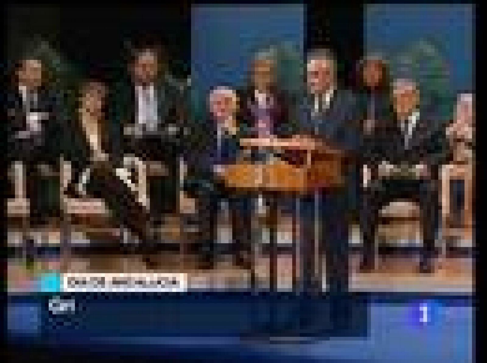 Celebraciones institucionales del Día de Andalucía cuando se cumplen 30 años de autogobierno. El presidente Jose Antonio Griñán ha presidido los actos y ha entregado los premios de Hijos Predilectos y Medallas de Andalucía por primera vez desde que hace un año tomó posesión de su cargo.