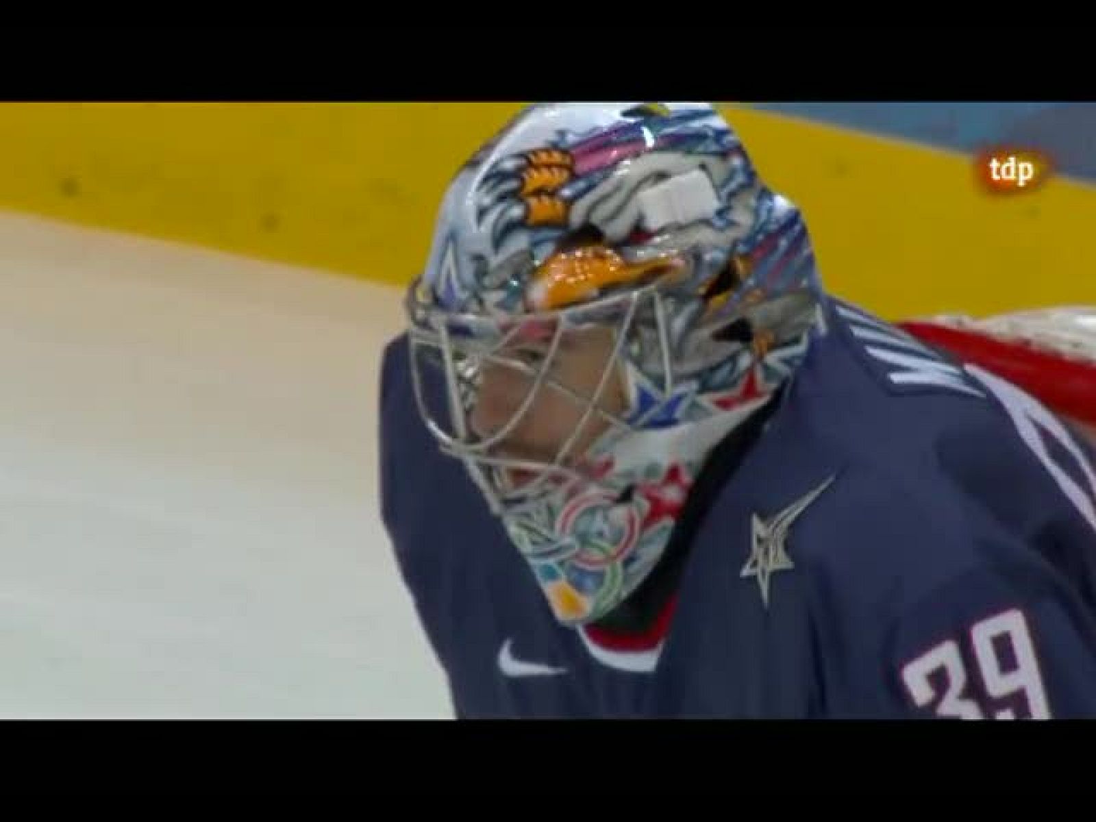 Estados Unidos llegó a la final olímpica de hockey sobre hielo al vencer a Finlandia por un contundente 6-1.