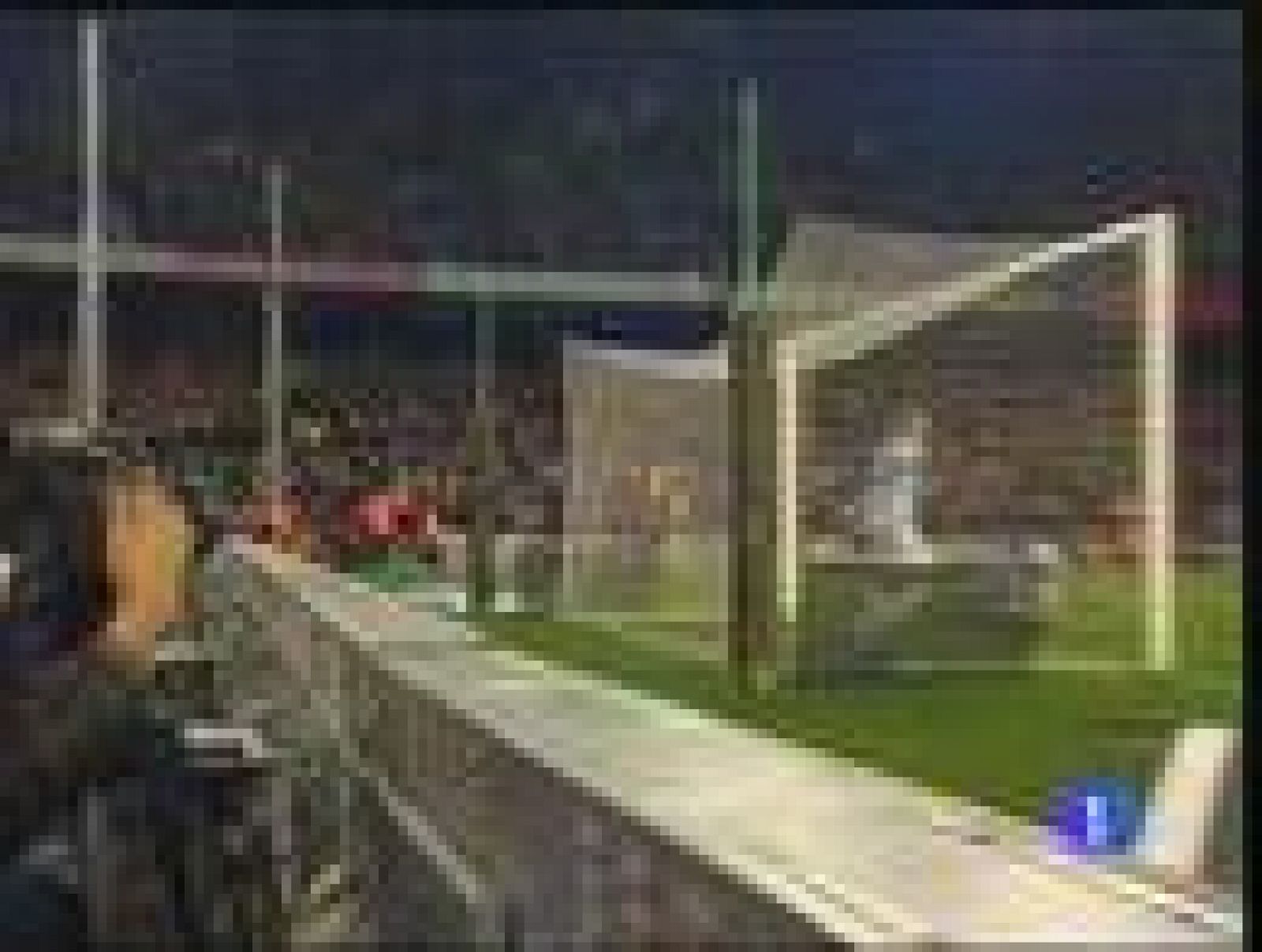 El entrenador del FC Barcelona, Pep Guardiola, asegura que no le pidió explicaciones al árbitro, sino que le pidió disculpas "porque cuando le enseñó la tarjeta a Piqué", se puso a aplaudir.