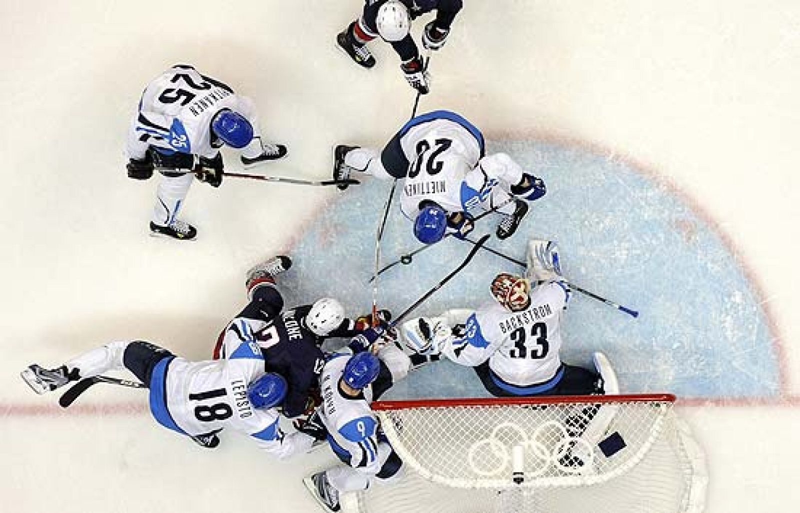 La selección de Finlandia obtuvo el bronce en la final de consolación en los Juegos de Vancouver, al ganar 5-3 a Eslovaquia.