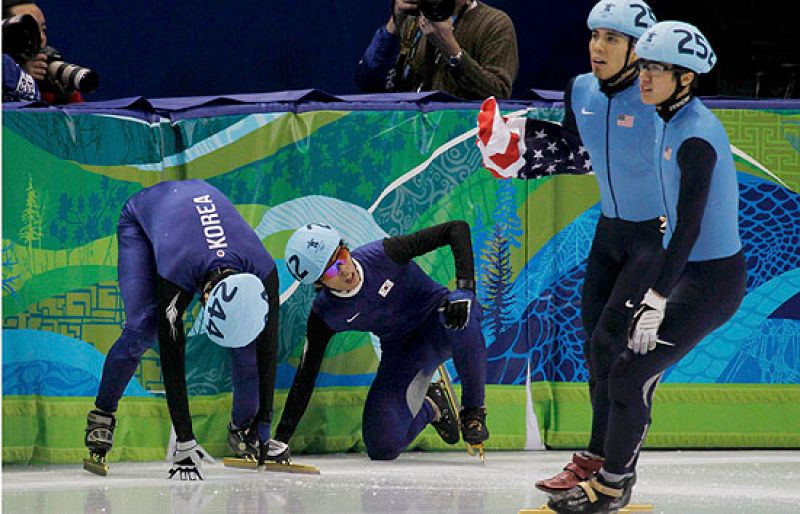 El patinador estadounidense Apolo Anton Ohno, consiguió entrar en la historia de su país al ser el primer atleta en ganar seis medallas en los JJOO de invierno. La suerte sonrió esta vez a Apolo ya que los dos coreanos, que marchaban segundo y tercer