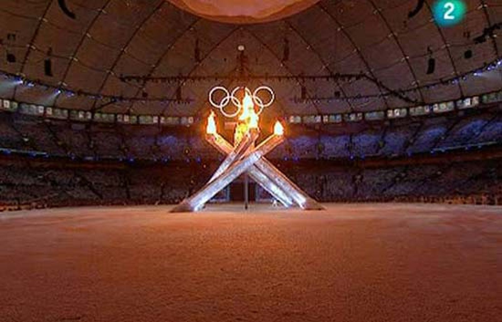  Después de que durante la ceremonia inaugural el pebetero no funcionara, el Comité Organizador ha decidido echarle sentido del humor y arrancar la Ceremonia de Clausura con lo que no salió perfecto 16 días antes. Así que Catriona Le May 'volvió' a encender el pebetero olímpico, esta vez sin ningún incidente. 