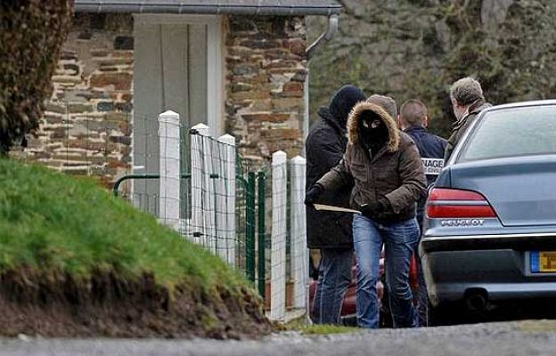  - Registran el material informático