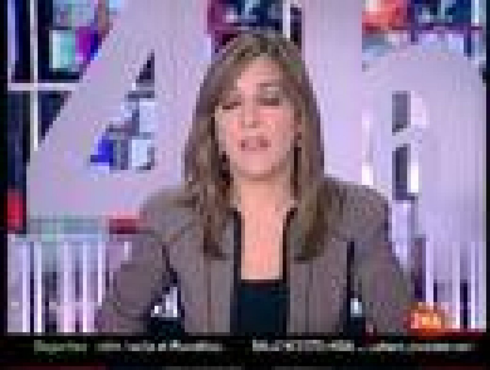 La vida vuelve a la normalidad en Santiago mientras en las regiones más afectadas por el terremoto se disparan los pillajes y el miedo a nuevas réplicas.