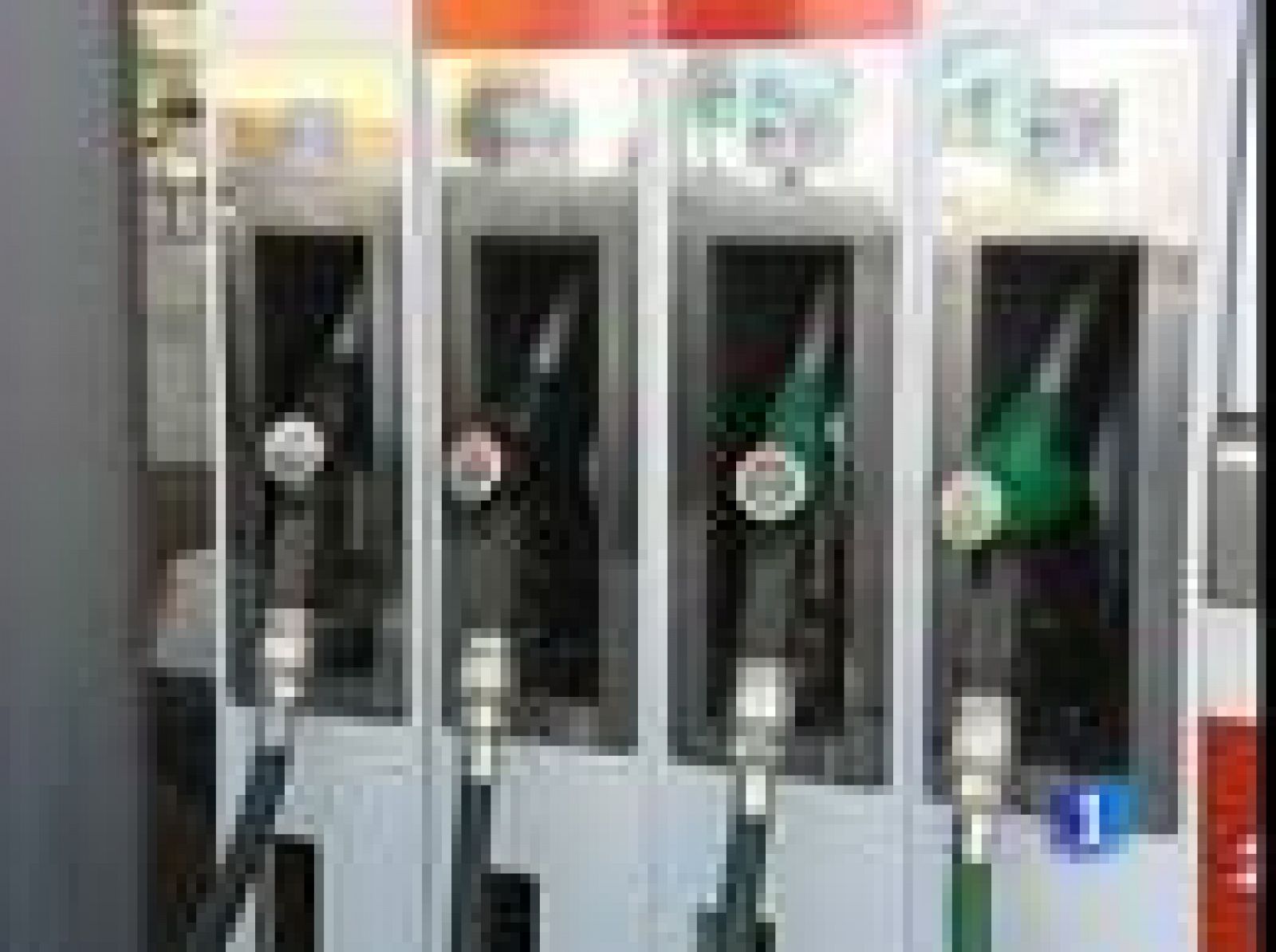 Detenida en Madrid a una mujer por marcharse sin pagar al menos 13 veces después de llenar de gasolina el depósito de su coche.