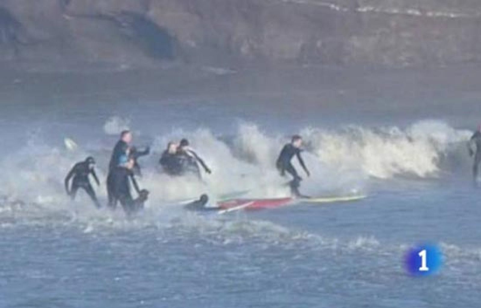 Sin programa: ¿Se puede surfear en un río? | RTVE Play