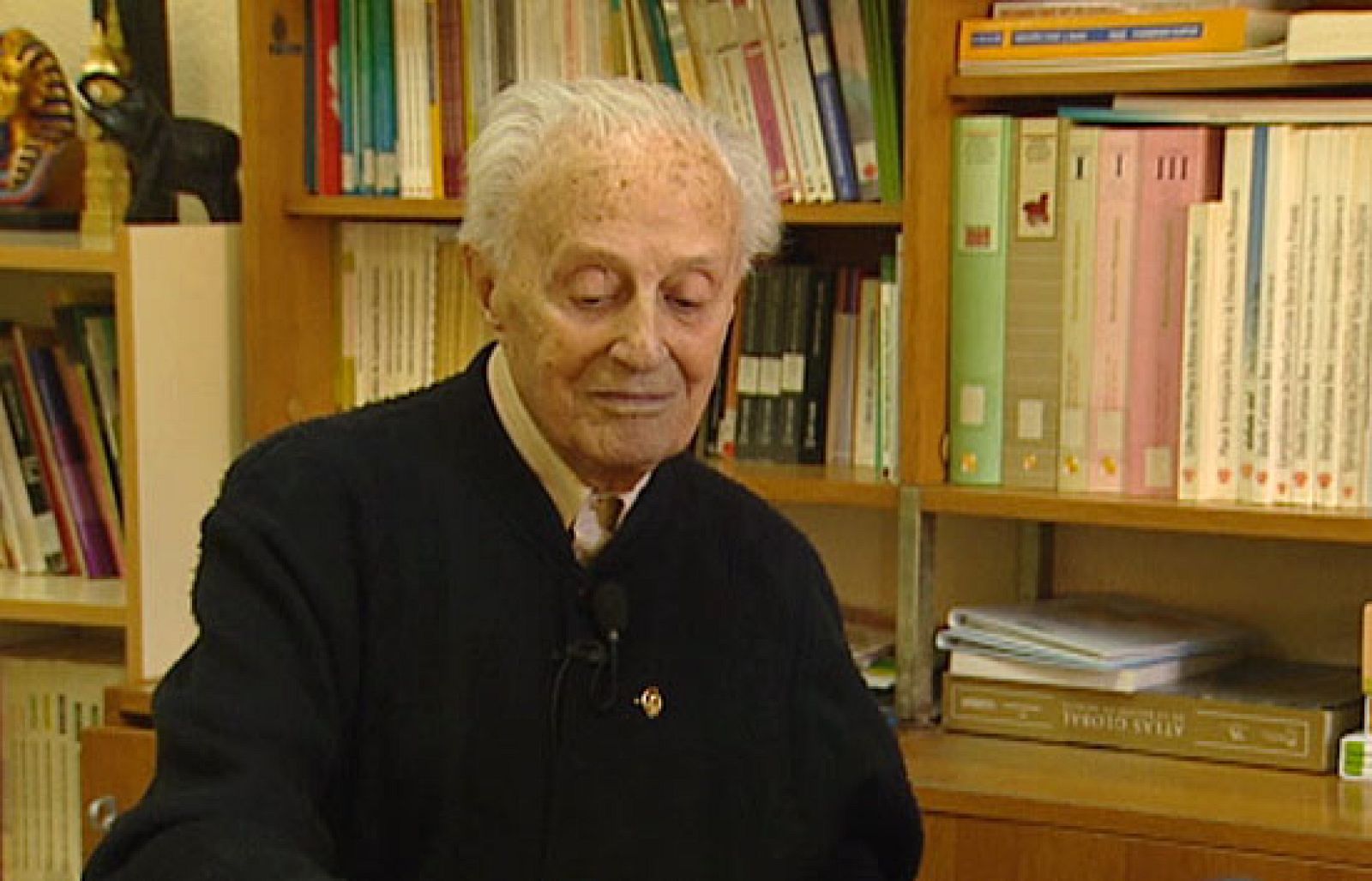 José Castaño sigue dedicado a la enseñanza con 93 años | Ver