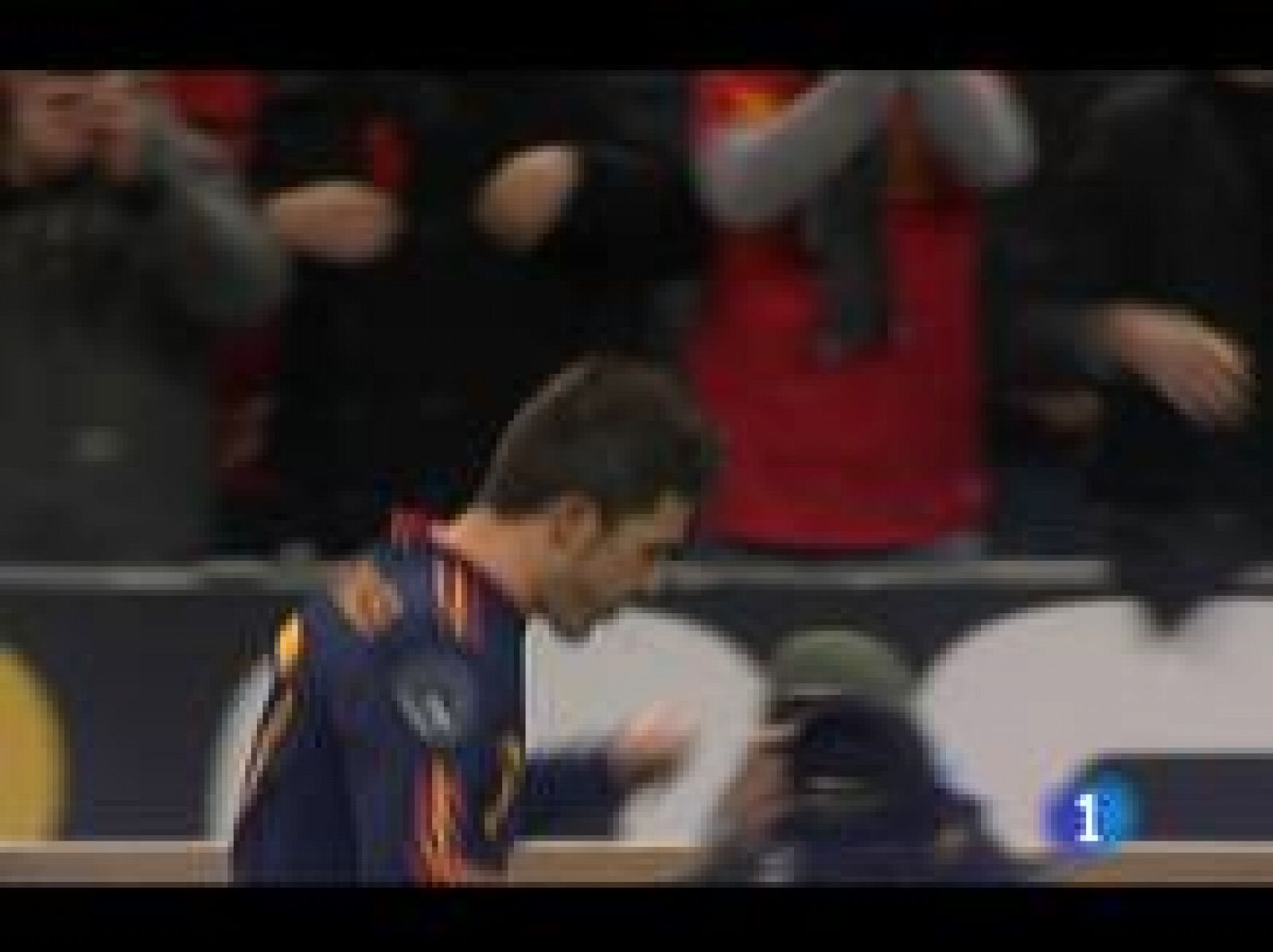 Villa le roba la cartera a Francia 0-1 | Ver